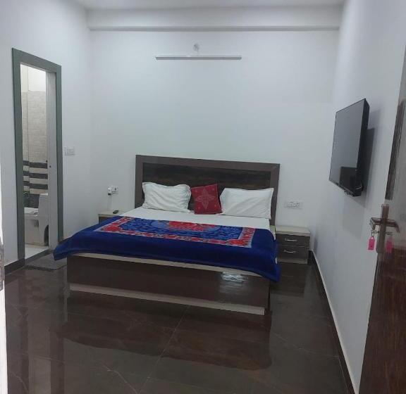 Deluxe Kamer, Saritashray Seva Dham