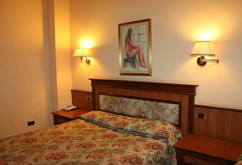 غرفة قياسية, Malaga