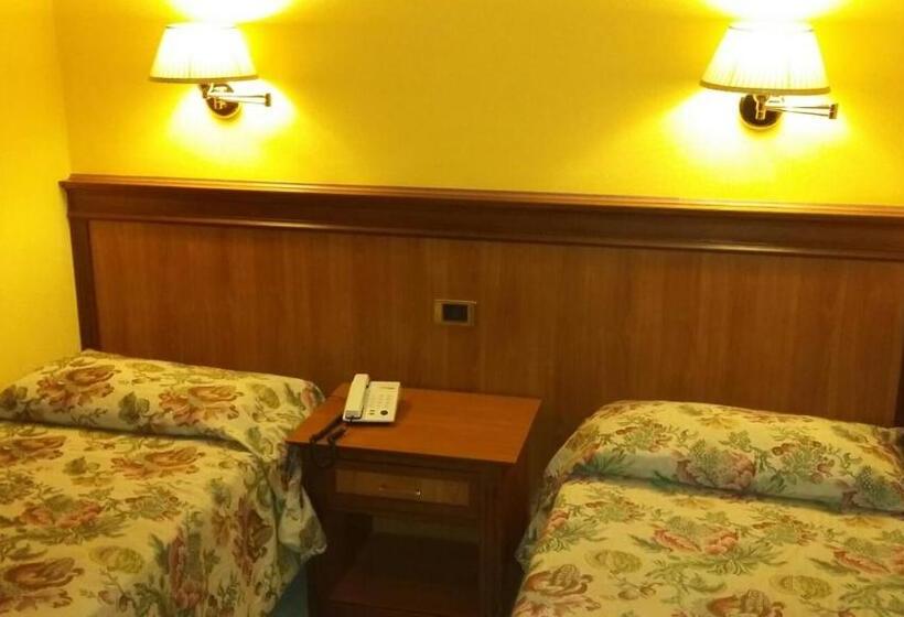 غرفة قياسية, Malaga