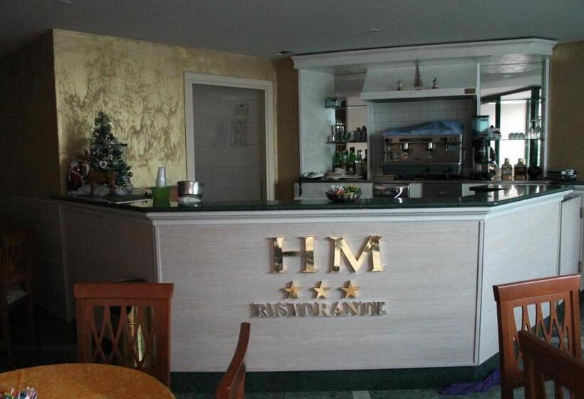 غرفة قياسية ثلاثية, Malaga