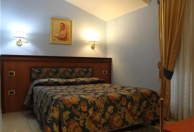 غرفة قياسية, Malaga