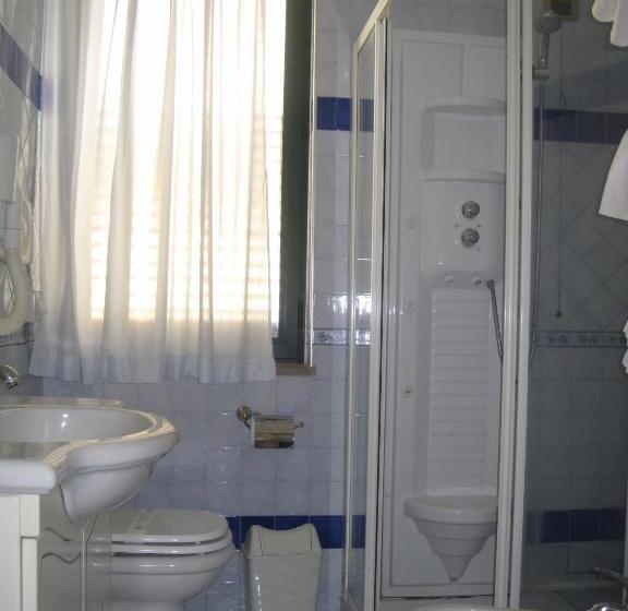 غرفة قياسية, Malaga