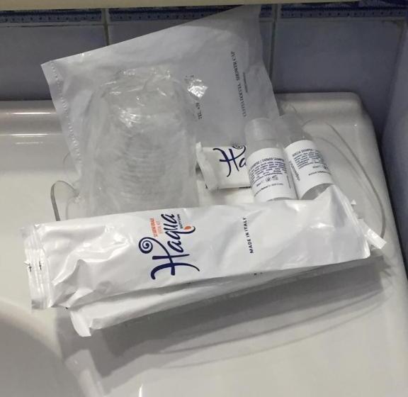 غرفة قياسية ثلاثية, Malaga