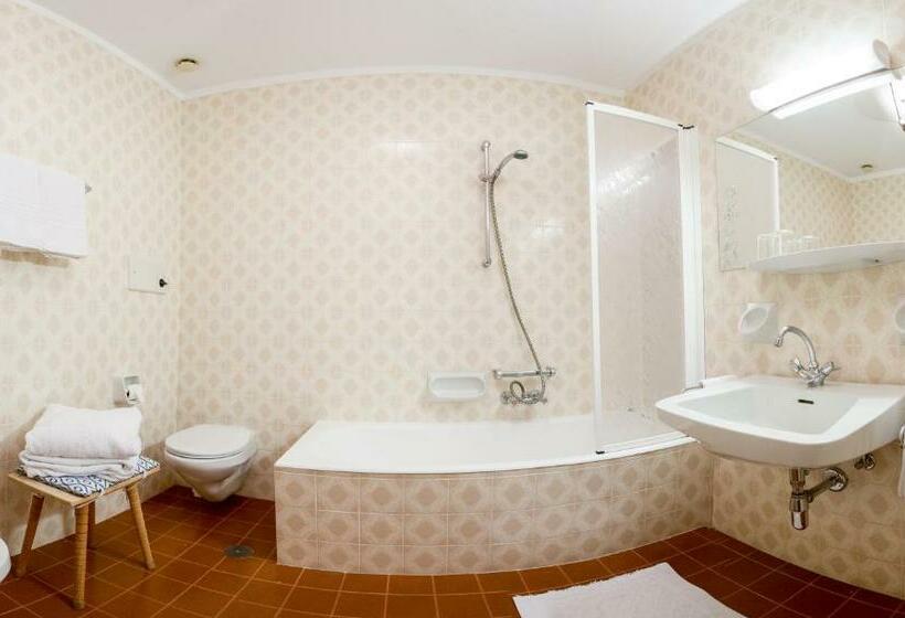 Quarto Comfort, Al Plan, A Mountain Moving