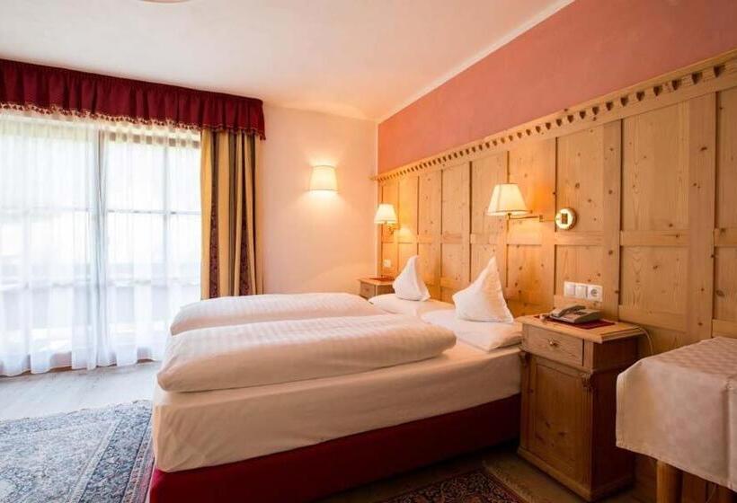 חדר דלוקס נוף לגינה, Al Plan, A Mountain Moving