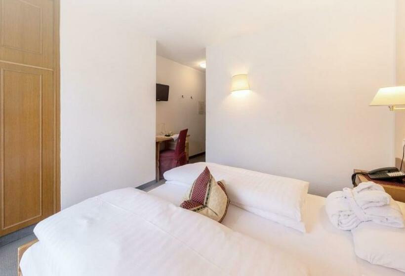 חדר אקונומי, Al Plan, A Mountain Moving