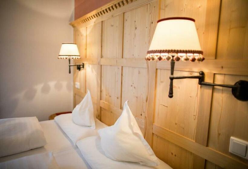 חדר קומפורט, Al Plan, A Mountain Moving