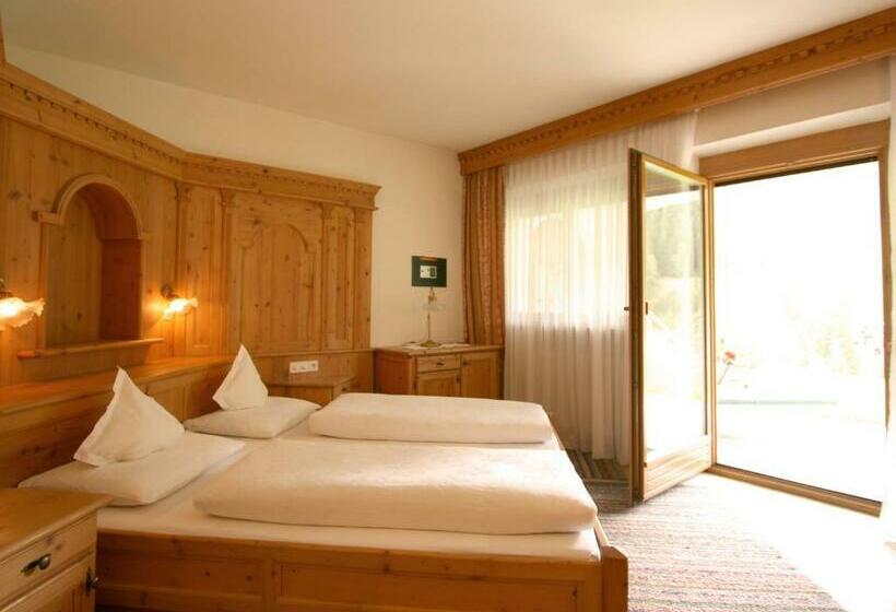 חדר קומפורט, Al Plan, A Mountain Moving