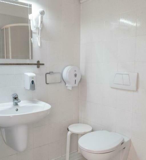 带阳台的三人标准间, Well