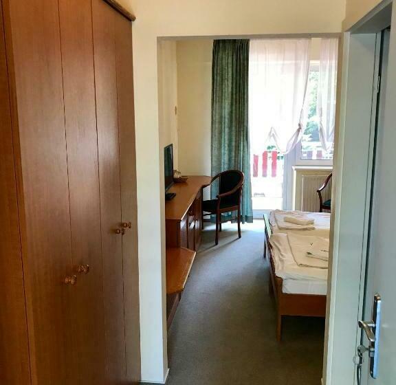 带阳台的标准单人间, Well