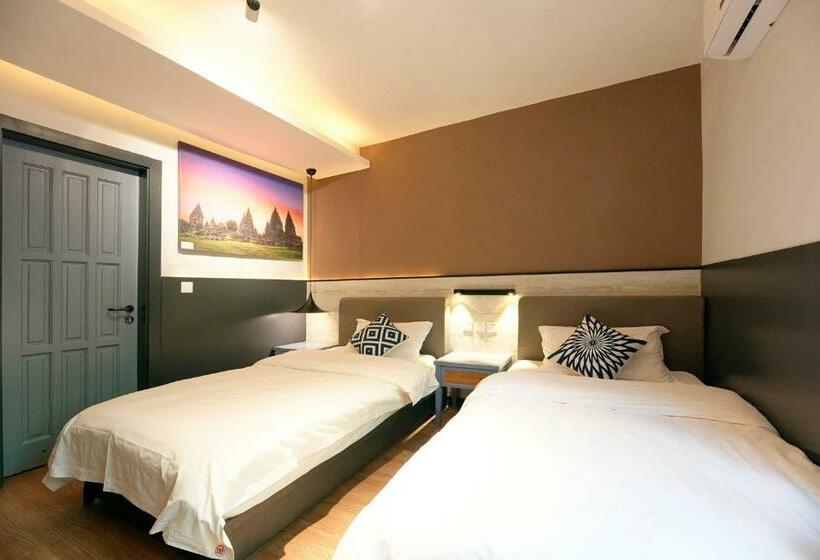 Номер Стандарт, Kunming Upland International Youth Hostel Near The City Center , 2 Mins Walk To The Green Lake,3 Min