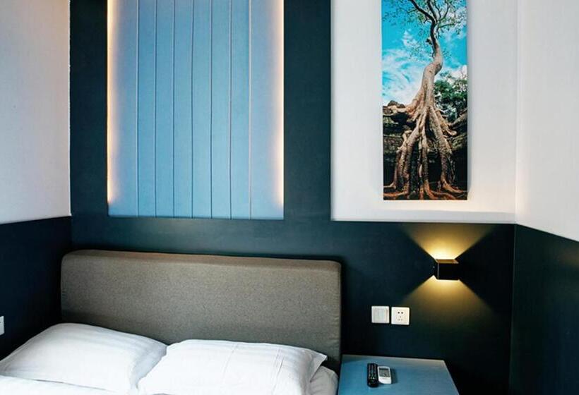 Номер Стандарт, Kunming Upland International Youth Hostel Near The City Center , 2 Mins Walk To The Green Lake,3 Min