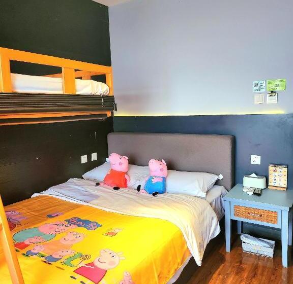 Семейный Номер, Kunming Upland International Youth Hostel Near The City Center , 2 Mins Walk To The Green Lake,3 Min