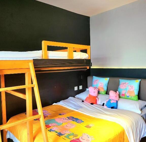 Семейный Номер, Kunming Upland International Youth Hostel Near The City Center , 2 Mins Walk To The Green Lake,3 Min