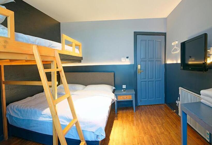 Семейный Номер, Kunming Upland International Youth Hostel Near The City Center , 2 Mins Walk To The Green Lake,3 Min
