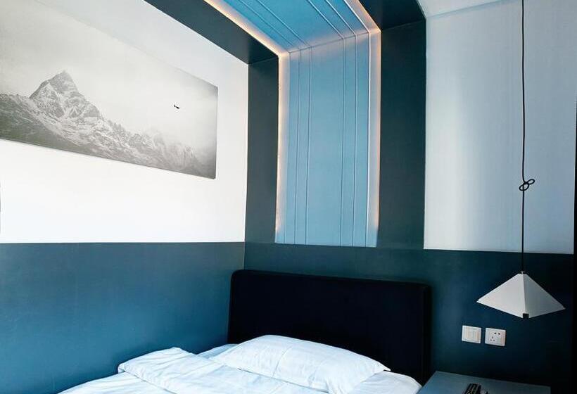 Номер Стандарт Индивидуальный, Kunming Upland International Youth Hostel Near The City Center , 2 Mins Walk To The Green Lake,3 Min