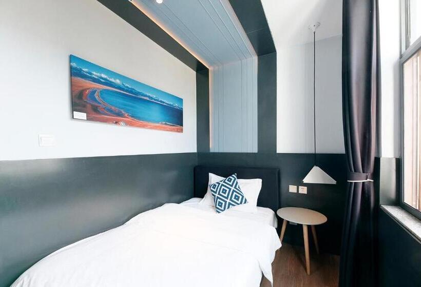 Номер Стандарт Индивидуальный, Kunming Upland International Youth Hostel Near The City Center , 2 Mins Walk To The Green Lake,3 Min