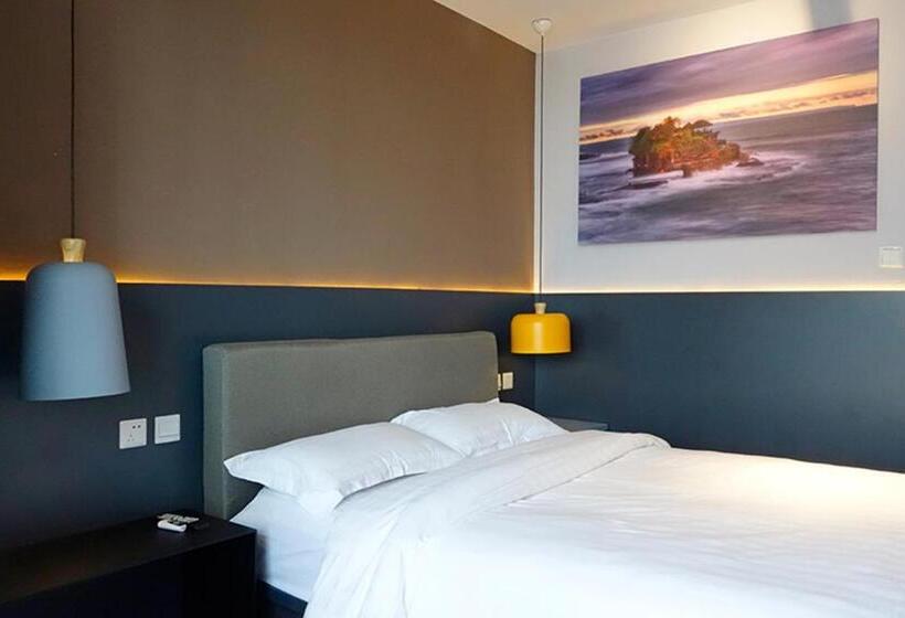 Номер Стандарт, Kunming Upland International Youth Hostel Near The City Center , 2 Mins Walk To The Green Lake,3 Min