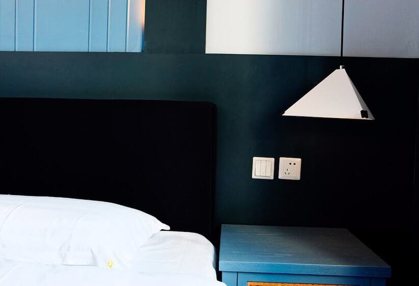 Номер Стандарт Индивидуальный, Kunming Upland International Youth Hostel Near The City Center , 2 Mins Walk To The Green Lake,3 Min