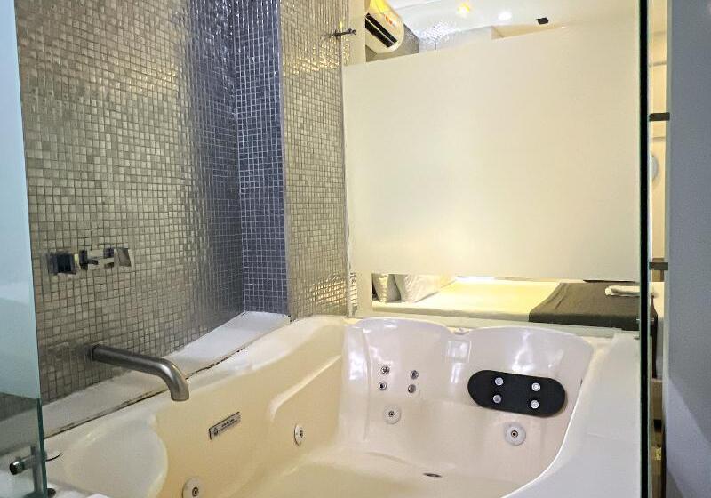 스탠다드 자쿠지 룸, 47 Medellin Center