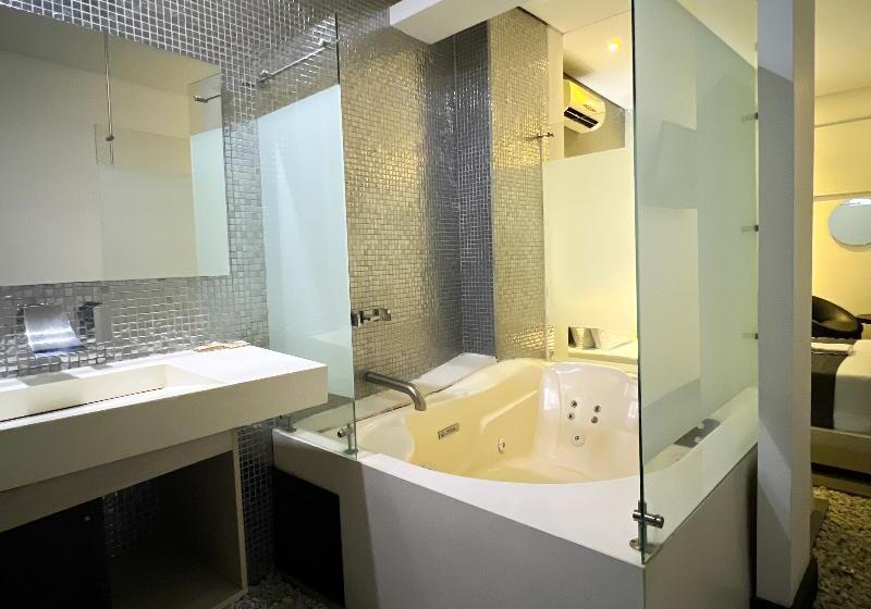 스탠다드 자쿠지 룸, 47 Medellin Center