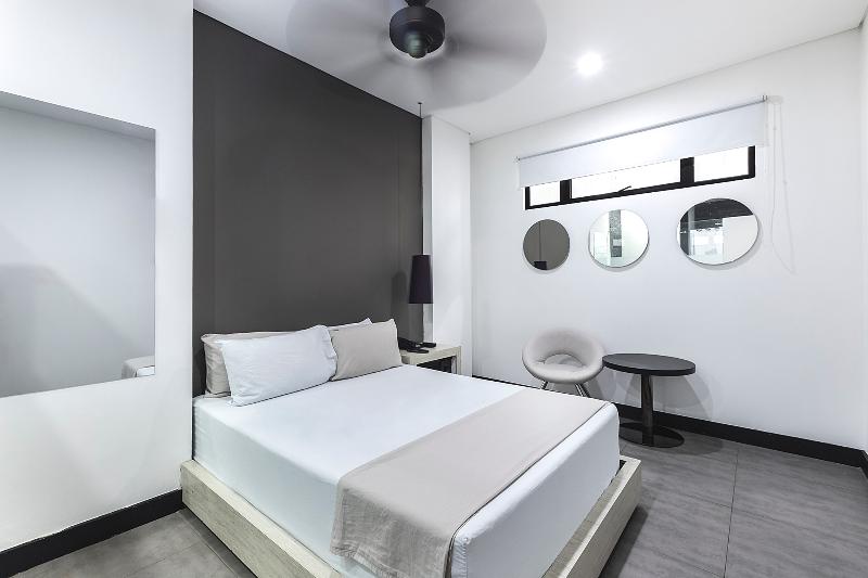 클래식 룸, 47 Medellin Center