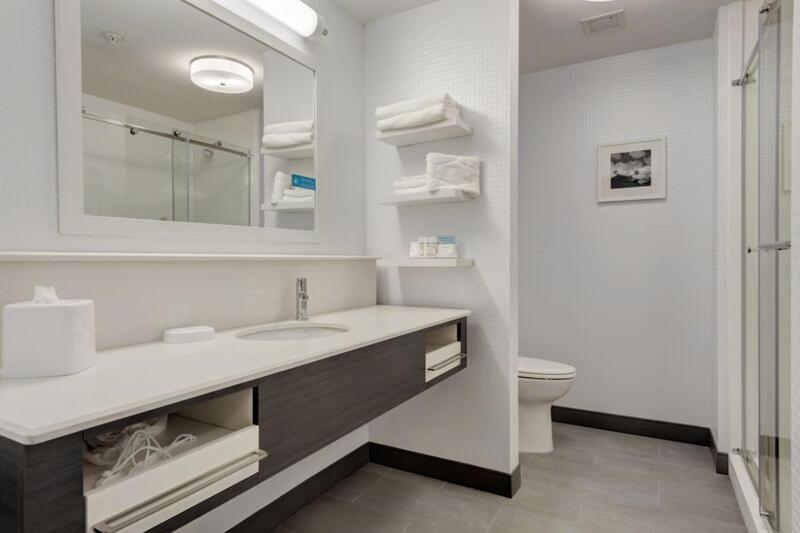 带大床的标准间, Hampton Inn St. Louis Wentzville