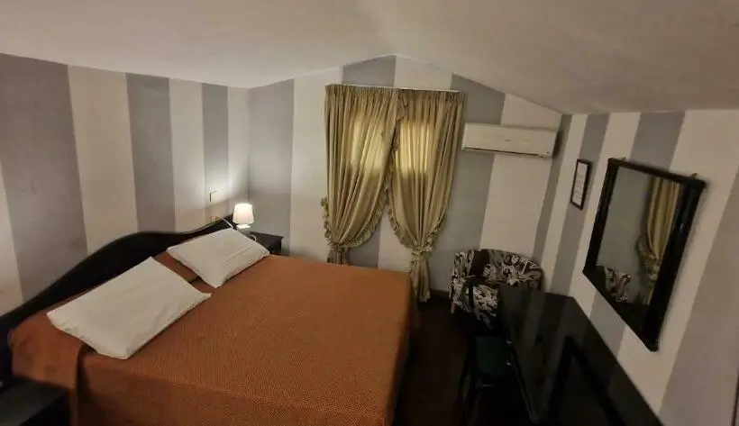 اتاق استاندارد سه نفره, Le Focette