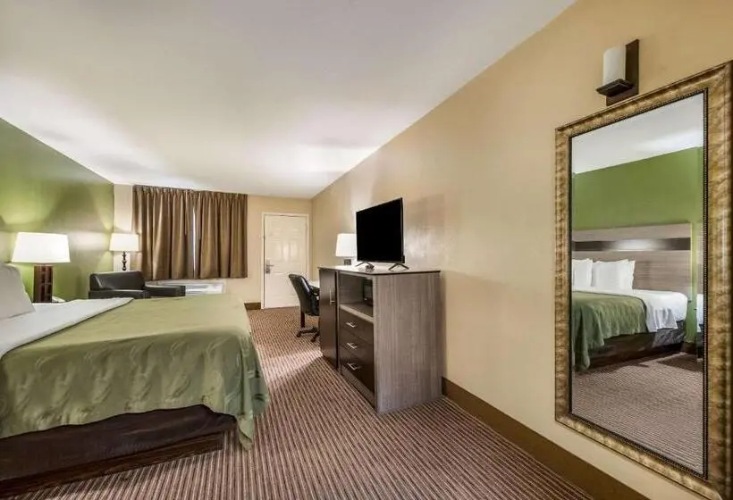 Standard-invahuone King-vuode, Quality Inn & Suites Garland East Dallas