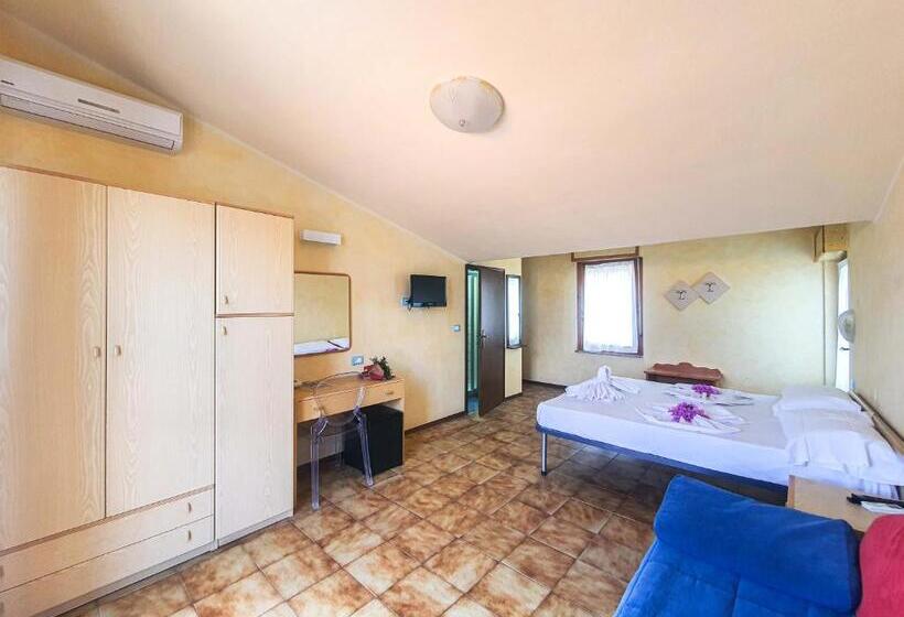 Superior room with lake view, Residence Hotel Maxi