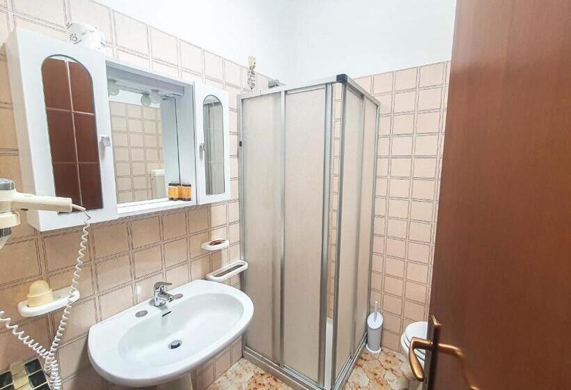 2 Bedrooms Apartment Lake View, Residence Hotel Maxi