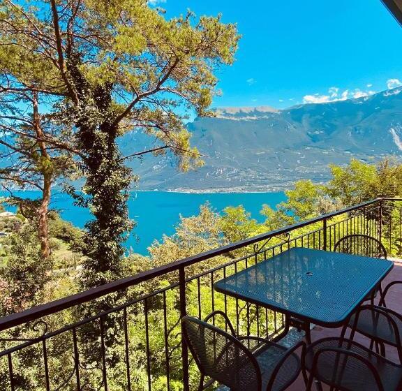 4인용 스탠다드 룸, Residence Hotel Maxi