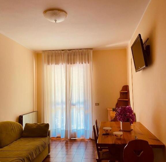 2 Bedroom Apartment with Views, Residence Hotel Maxi
