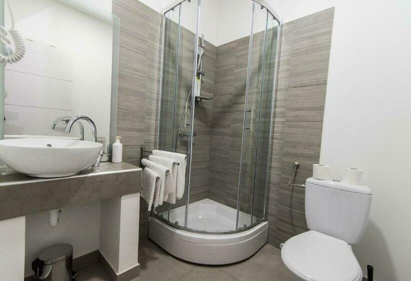 エコノミールーム, Cool Zagreb Airport