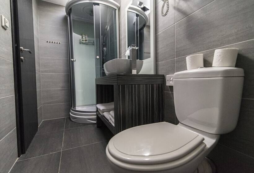 غرفة كومفورت ثلاثية, Cool Zagreb Airport