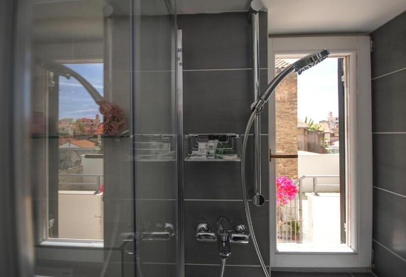 Quarto Deluxe, Lanterna Rooms