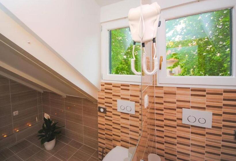 四人标准间, Lanterna Rooms