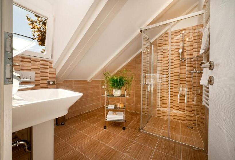 Quarto Quádruplo Estandar, Lanterna Rooms
