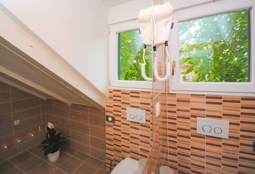 四人豪华间, Lanterna Rooms