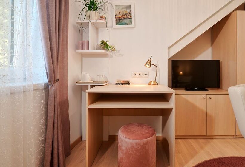 Quarto Quádruplo Deluxe, Lanterna Rooms