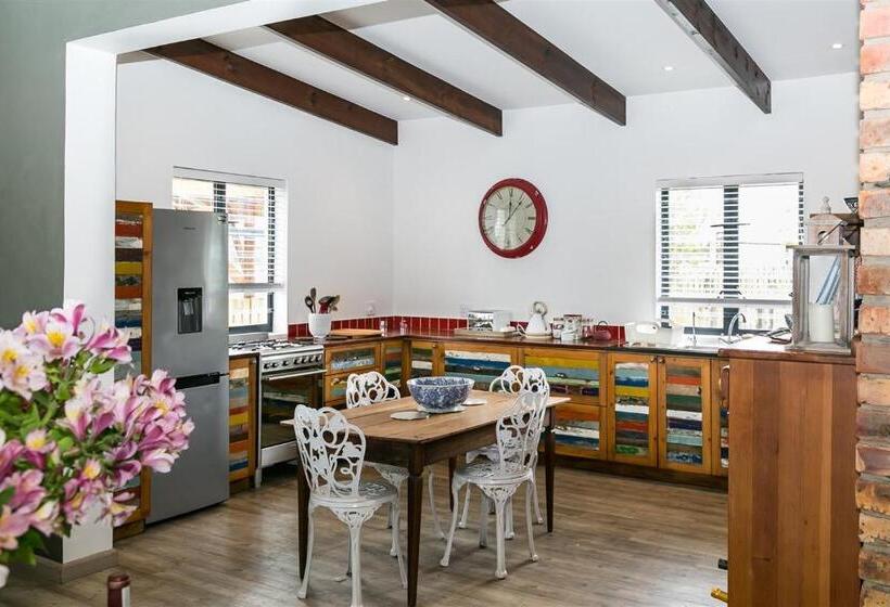 דירת חדר בקומת קרקע, Narnia Guest House