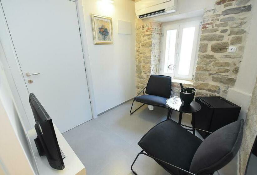 اتاق لوکس, Pylon Rooms