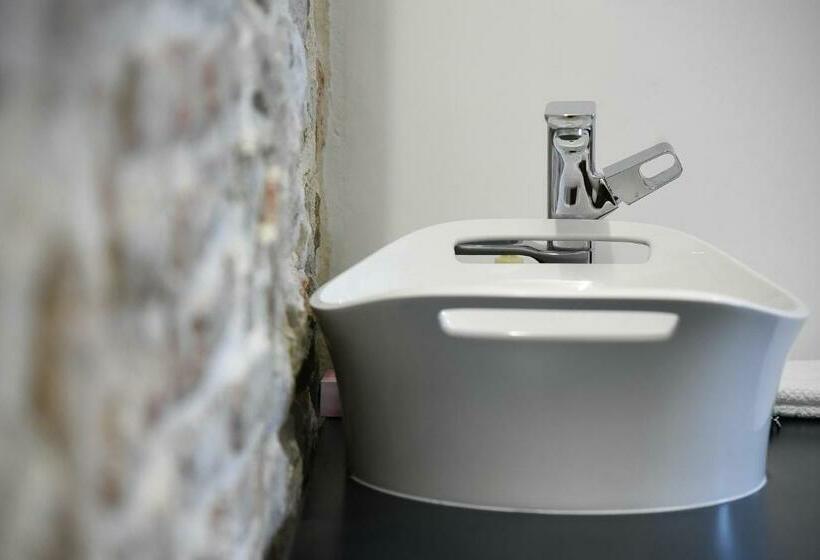 اتاق لوکس, Pylon Rooms