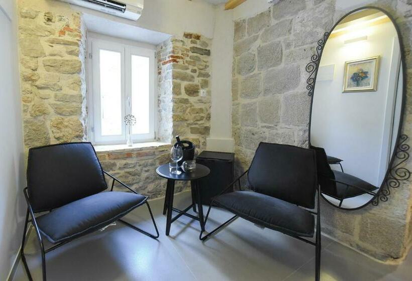 اتاق لوکس, Pylon Rooms