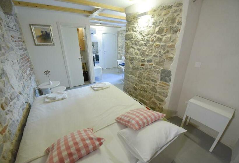 اتاق لوکس, Pylon Rooms