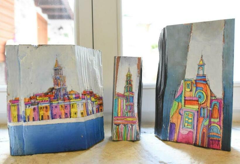 اتاق لوکس, Pylon Rooms