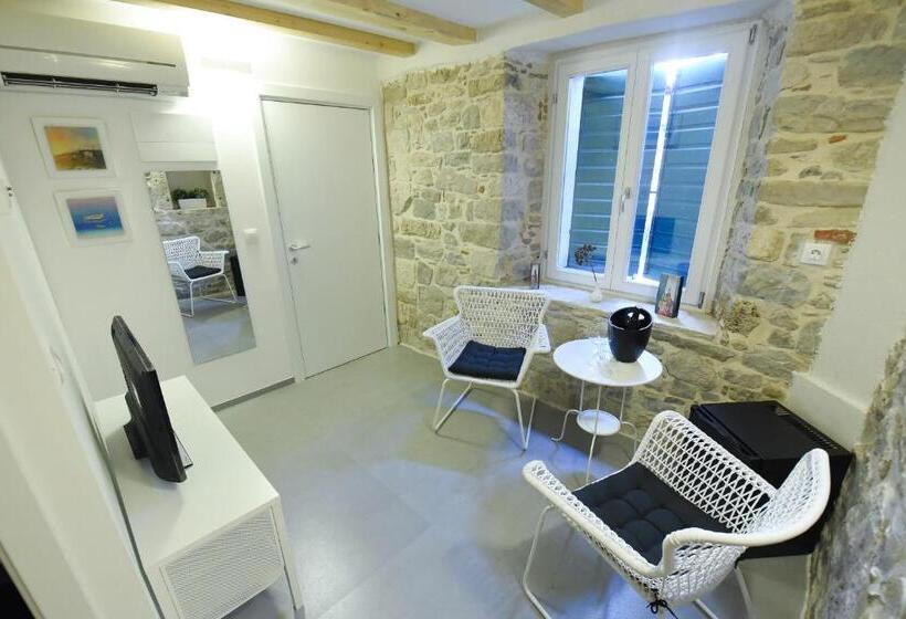 اتاق لوکس, Pylon Rooms