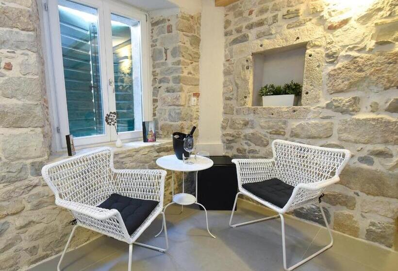 اتاق لوکس, Pylon Rooms