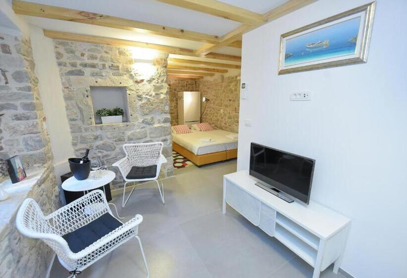 اتاق لوکس, Pylon Rooms