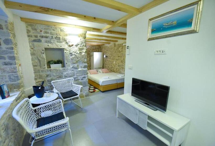 اتاق لوکس, Pylon Rooms